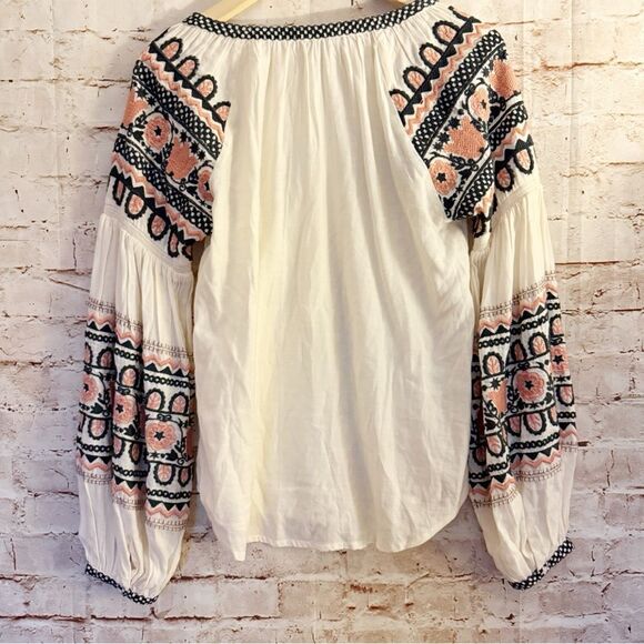 Ecote Urban Outfitters embroidered boho peasant blouse - Picture 5 of 5